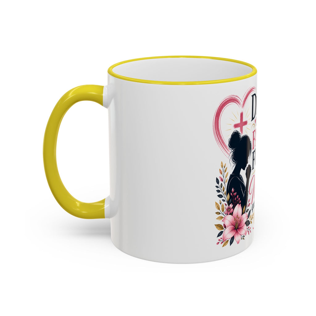 Accent Rim & Handle Mug — Spanish "Detrás de Cada Familia Fuerte Hay Una Madre Que Ora" Inspirational Coffee Mug
